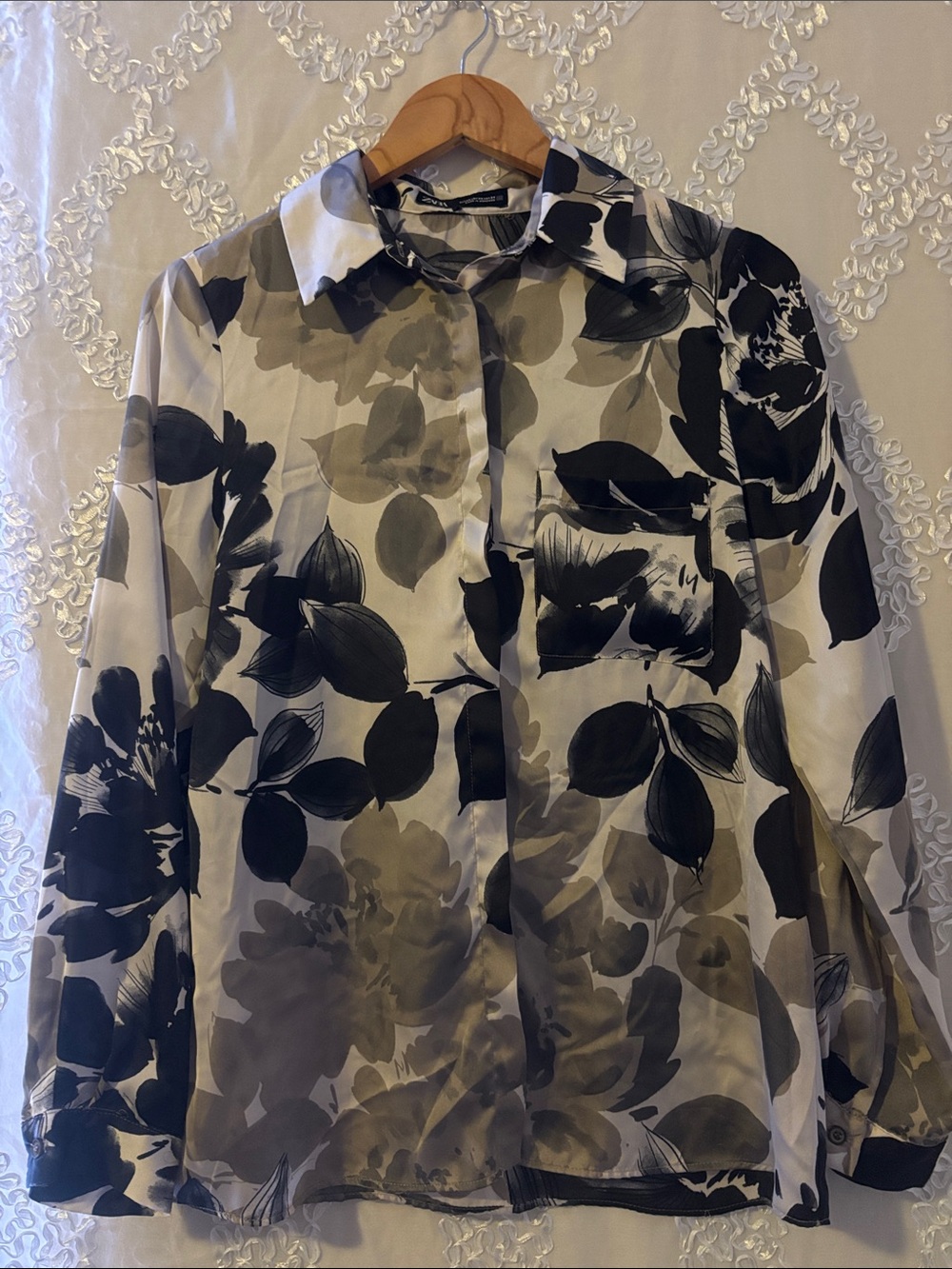 Women’s Black & Gray Floral Button-Down Shirt